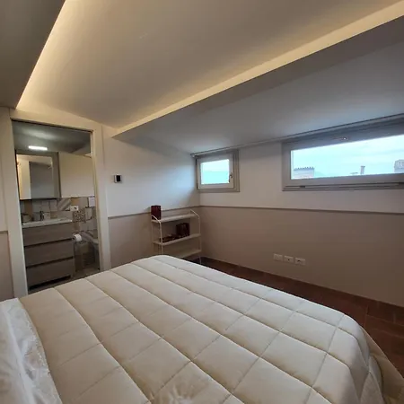 Hébergement de vacances Magic Spell - 200 Mq - Zona Centro - Intera Con Ampi Spazi Relax, Fino A 10 Ospiti, ----------------- Tassa Inclusa